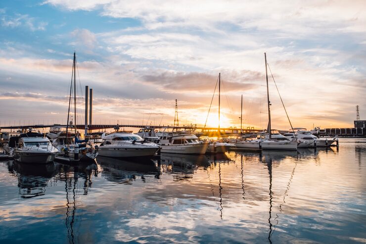 yacht-reflection-sunset-harbour_1150-12670